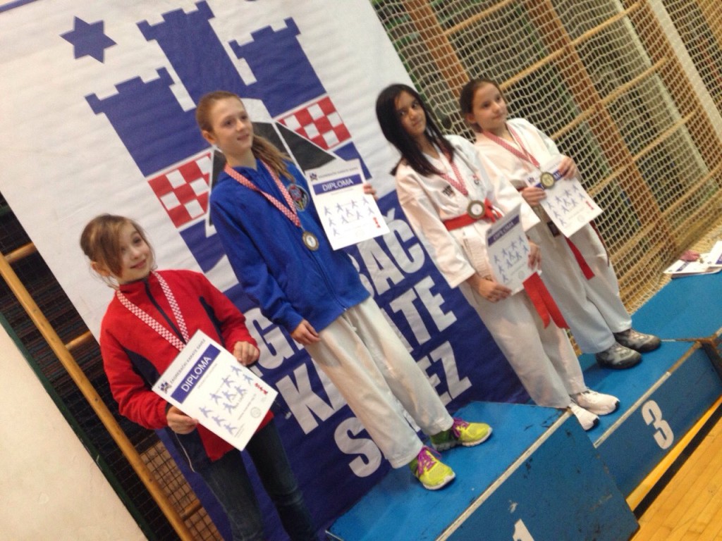 image-4666ca85fd7a0e0bacd2d3d118a868f12c13adaa8a1ebc55523f383e598fe06c-V